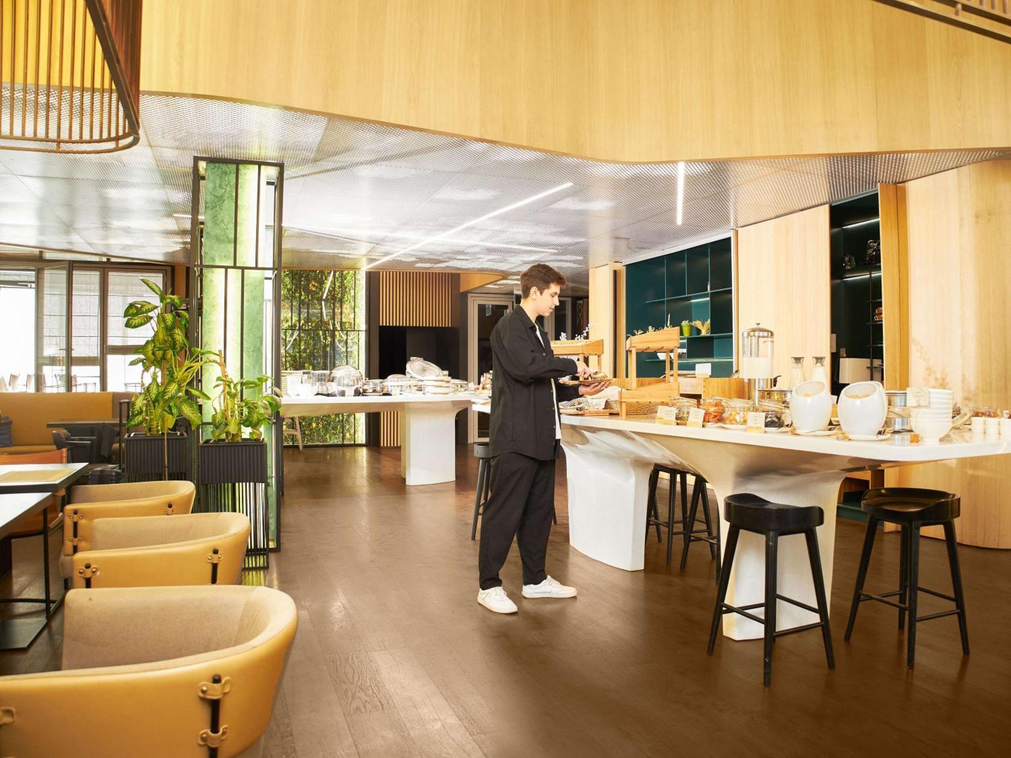 Novotel Living Almaty Jetisu Exteriör bild