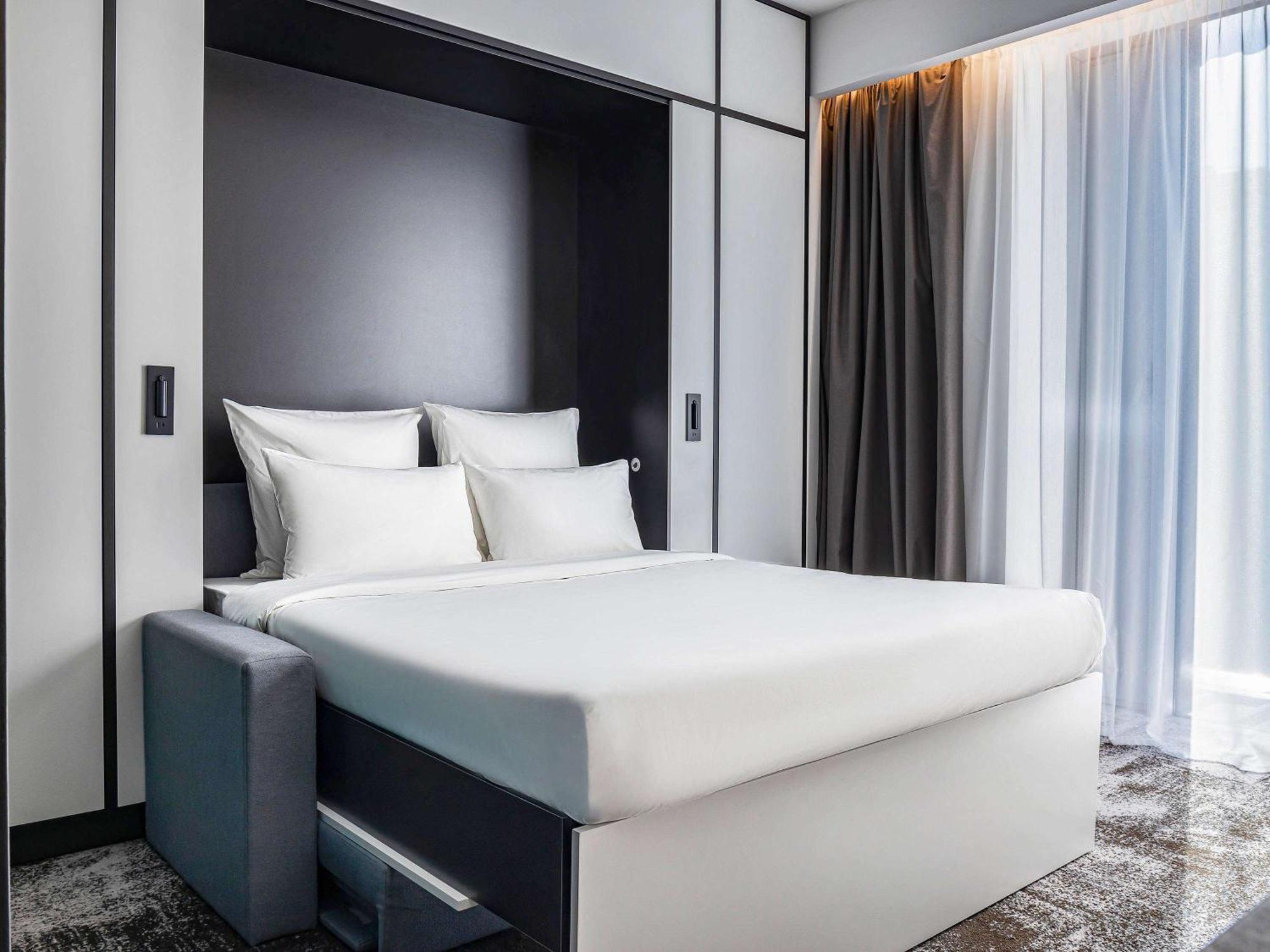 Novotel Living Almaty Jetisu Exteriör bild